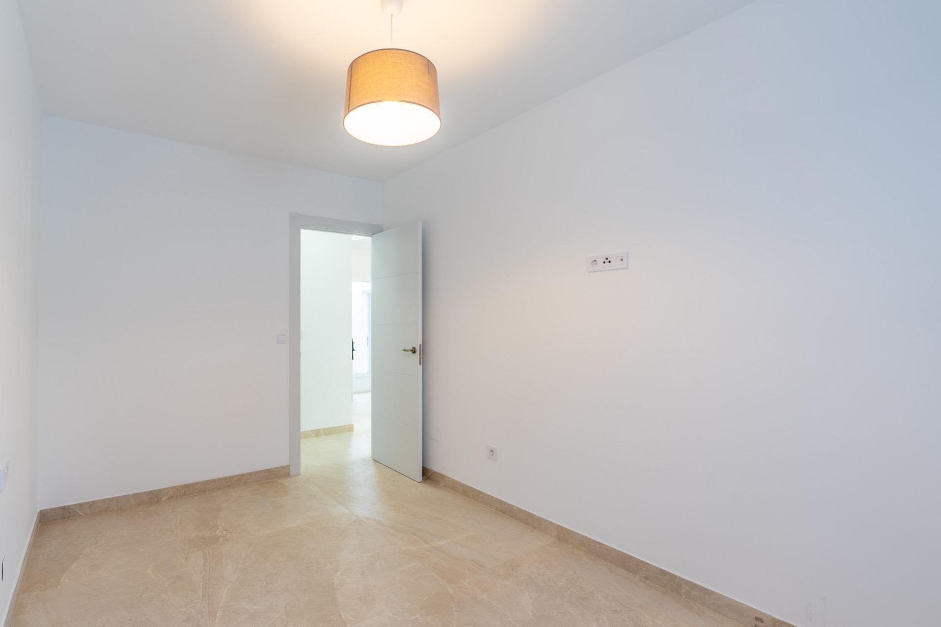 Resale - Villa -
Torrevieja - Punta Prima