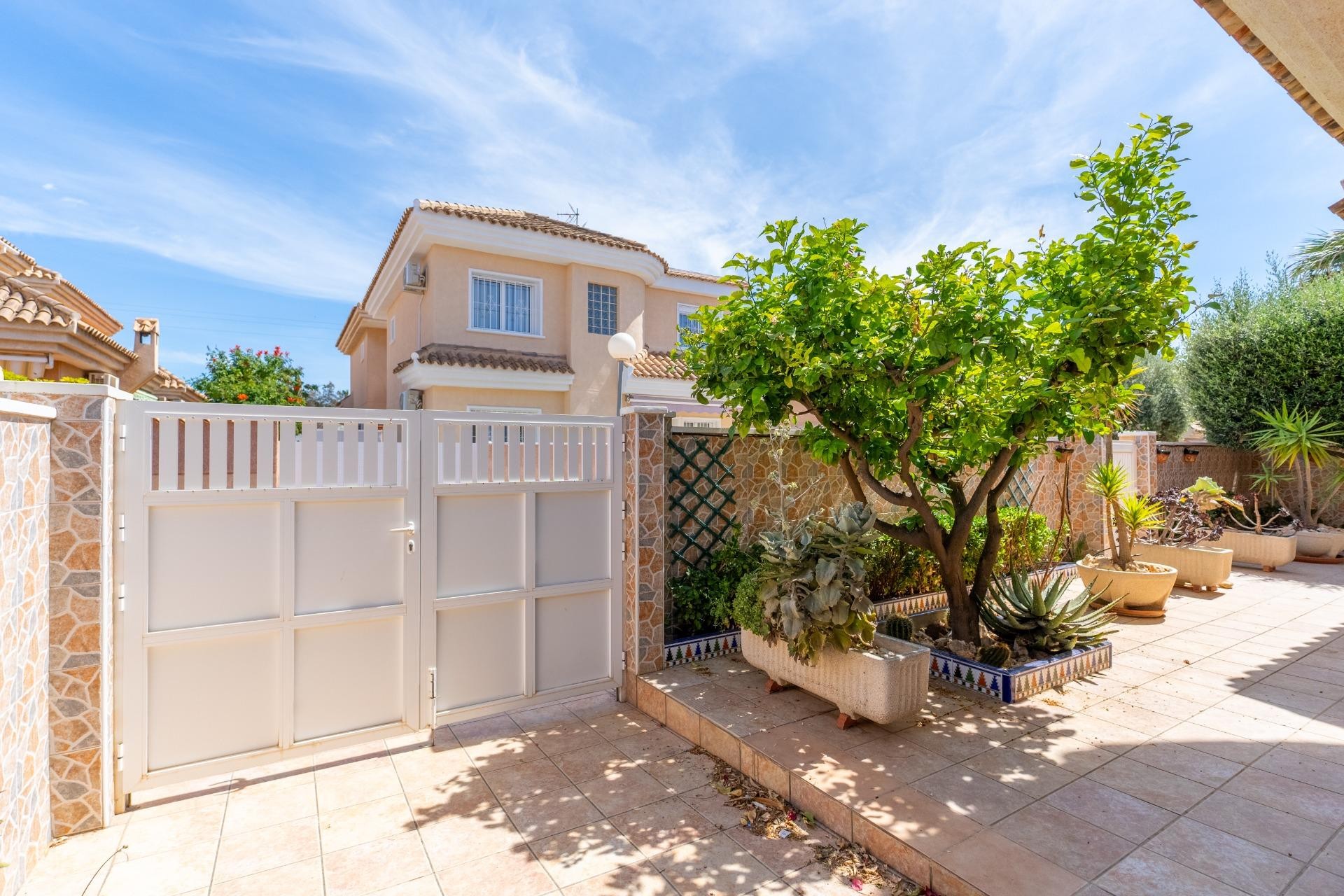 Resale - Villa -
Torrevieja - Punta Prima