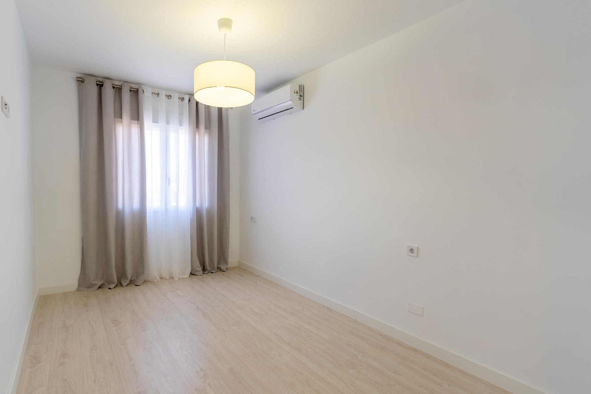 Resale - Villa -
Torrevieja - Punta Prima