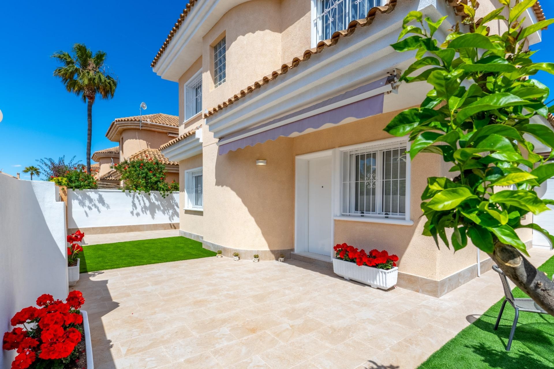 Resale - Villa -
Torrevieja - Punta Prima