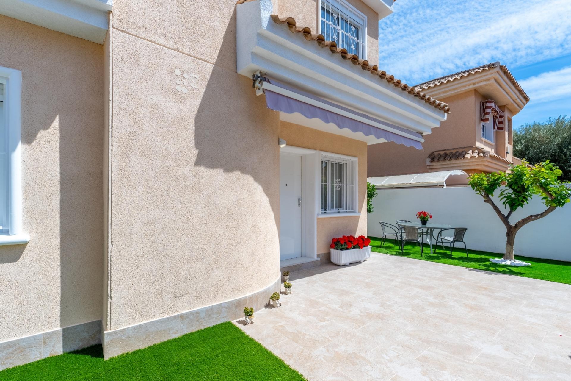 Resale - Villa -
Torrevieja - Punta Prima