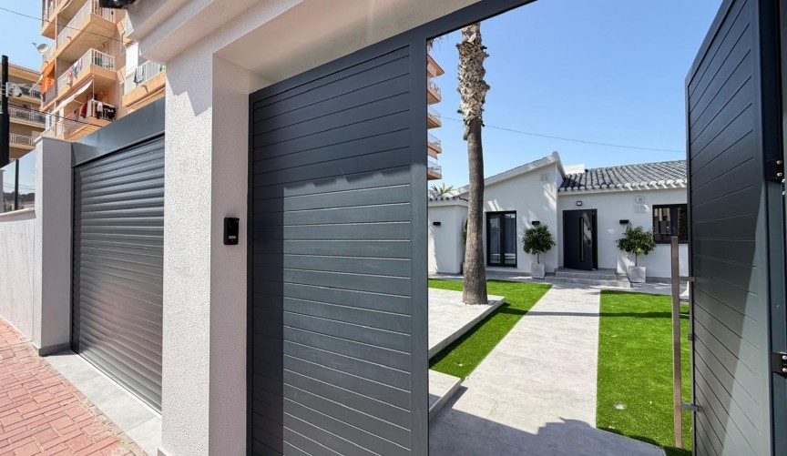 Resale - Villa -
Torrevieja - Punta Prima