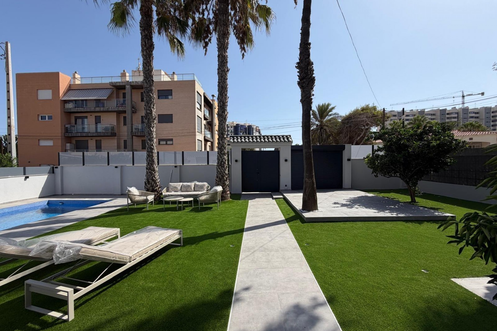 Resale - Villa -
Torrevieja - Punta Prima