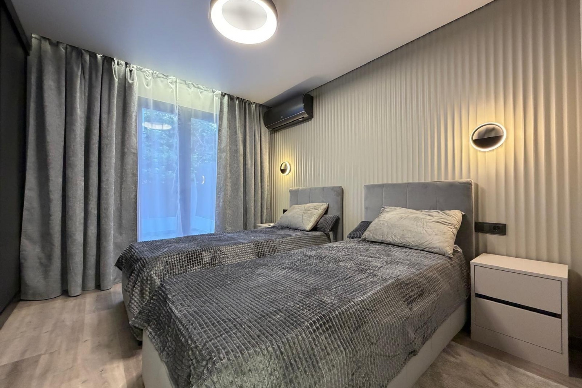 Resale - Villa -
Torrevieja - Punta Prima