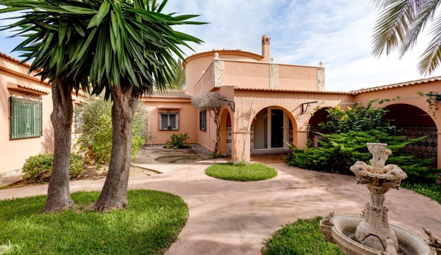 Resale - Villa -
Torrevieja - San Luis