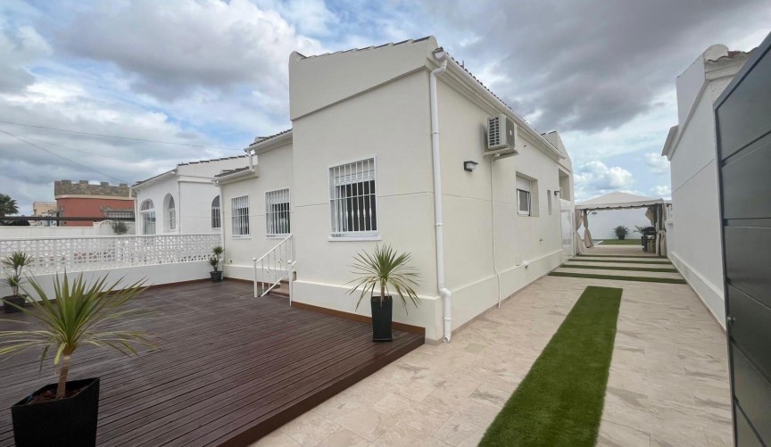 Resale - Villa -
Torrevieja - San Luis