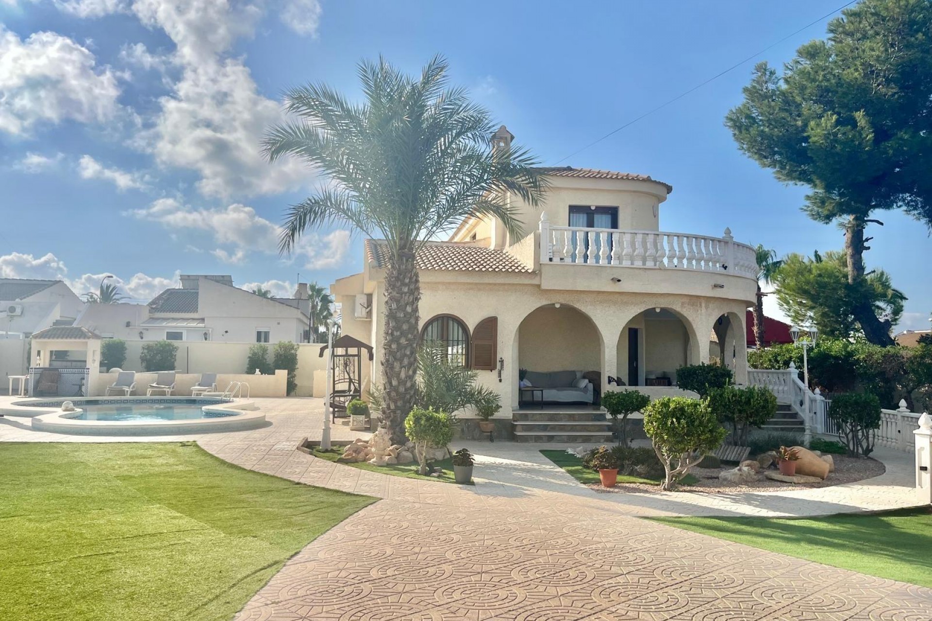 Resale - Villa -
Torrevieja - San Luis