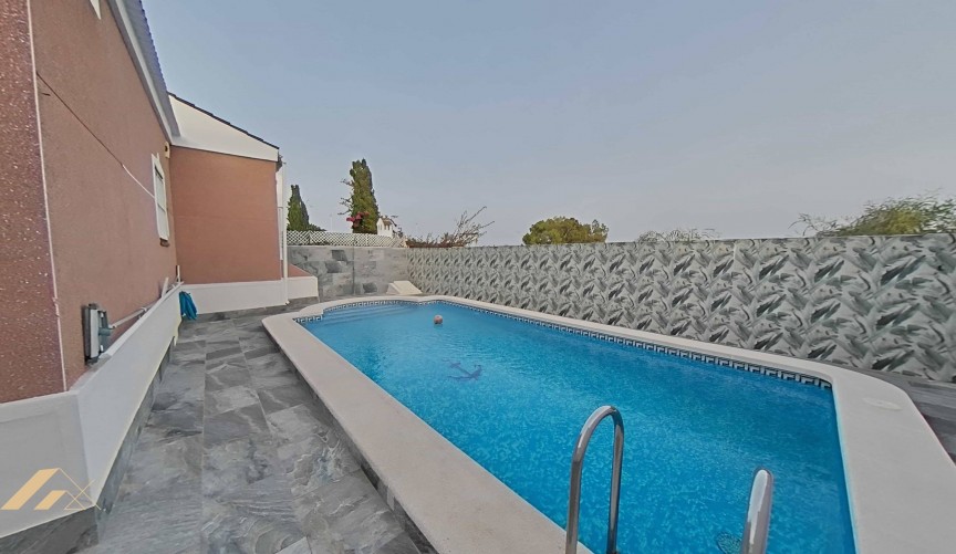 Resale - Villa -
Torrevieja - San Luis