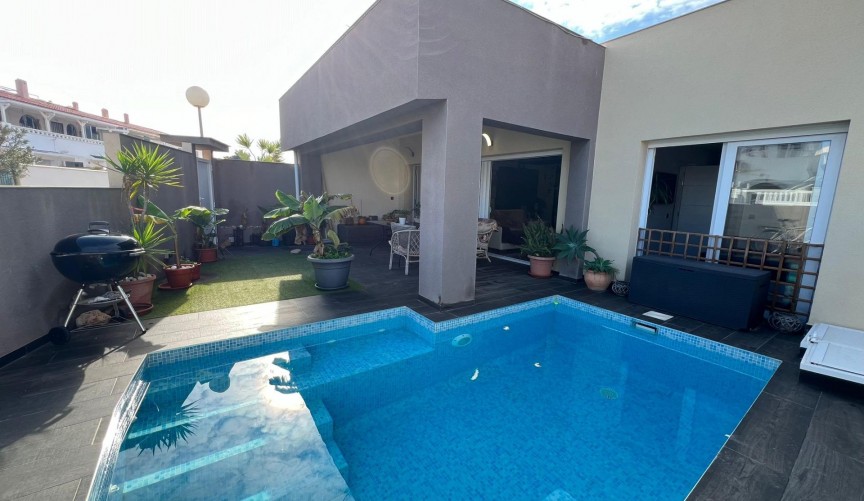 Resale - Villa -
Torrevieja - Torreblanca