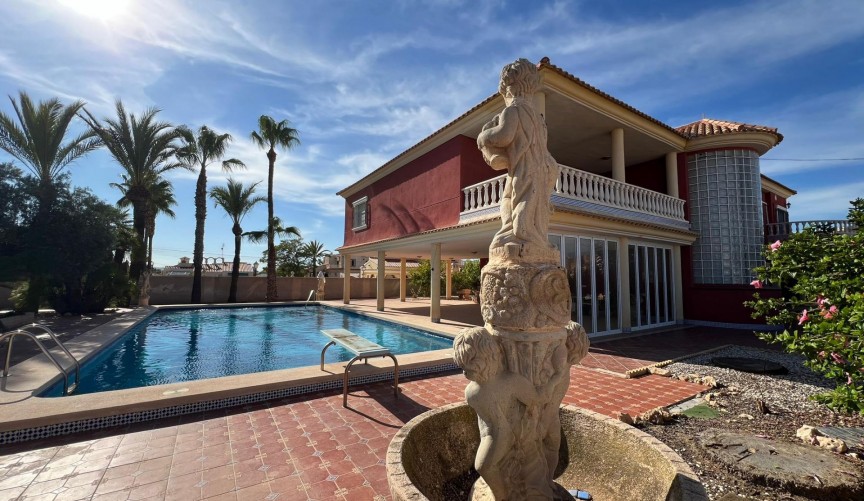 Resale - Villa -
Torrevieja - Torreta Florida