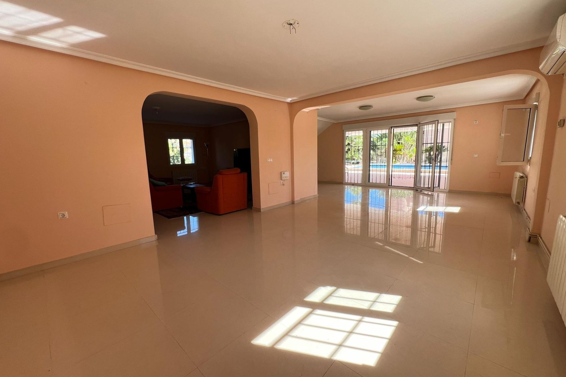 Resale - Villa -
Torrevieja - Torreta Florida