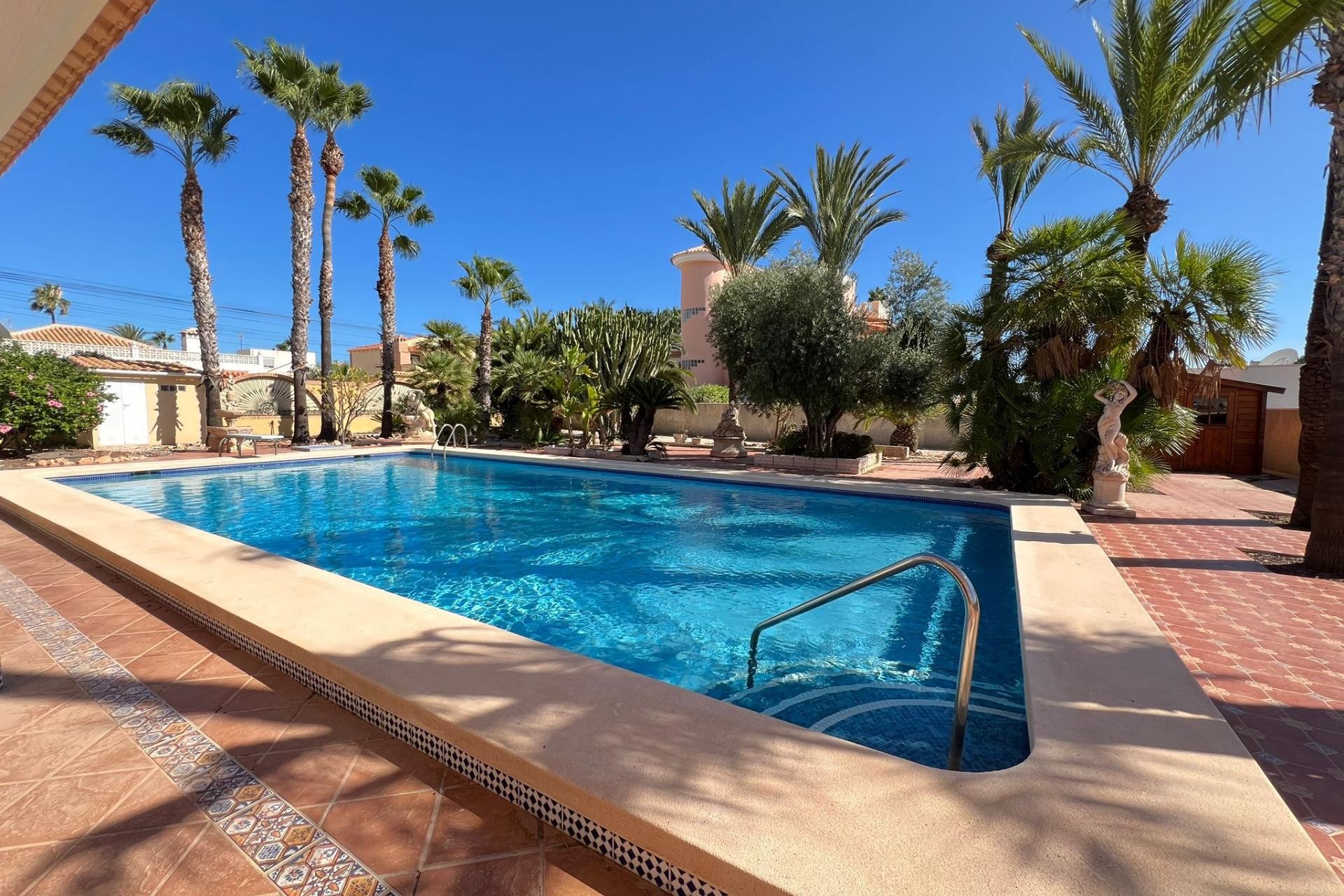 Resale - Villa -
Torrevieja - Torreta Florida