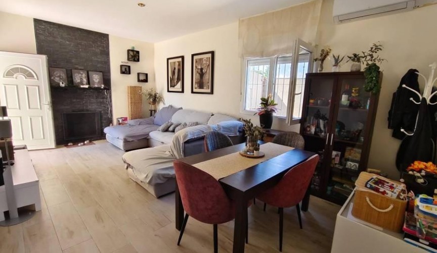 Resale - Villa -
Torrevieja - Torreta Florida