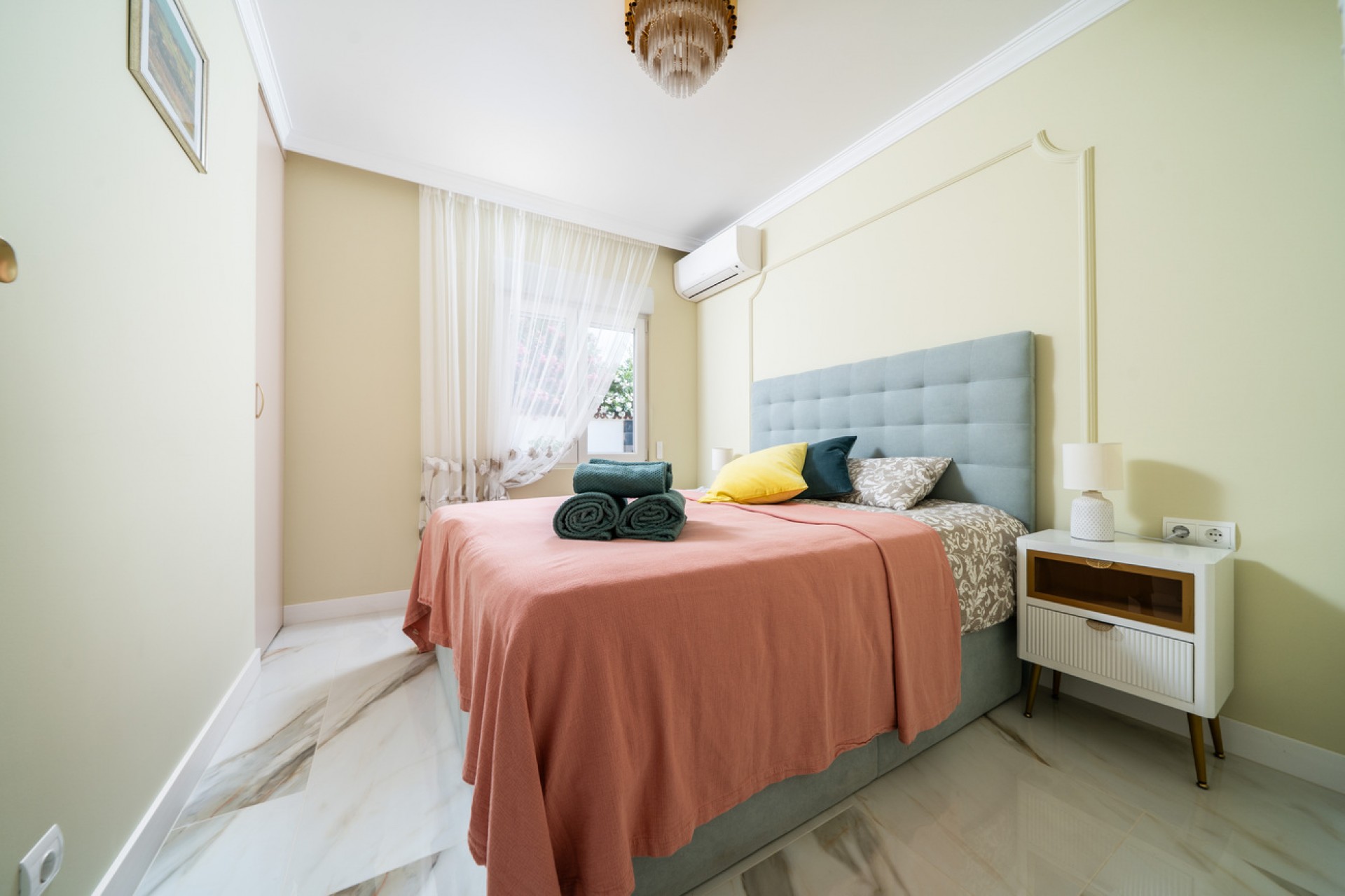 Resale - Villa -
Torrevieja - Torreta