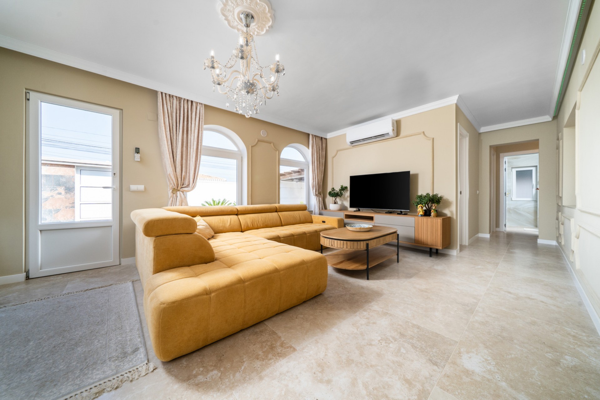 Resale - Villa -
Torrevieja - Torreta