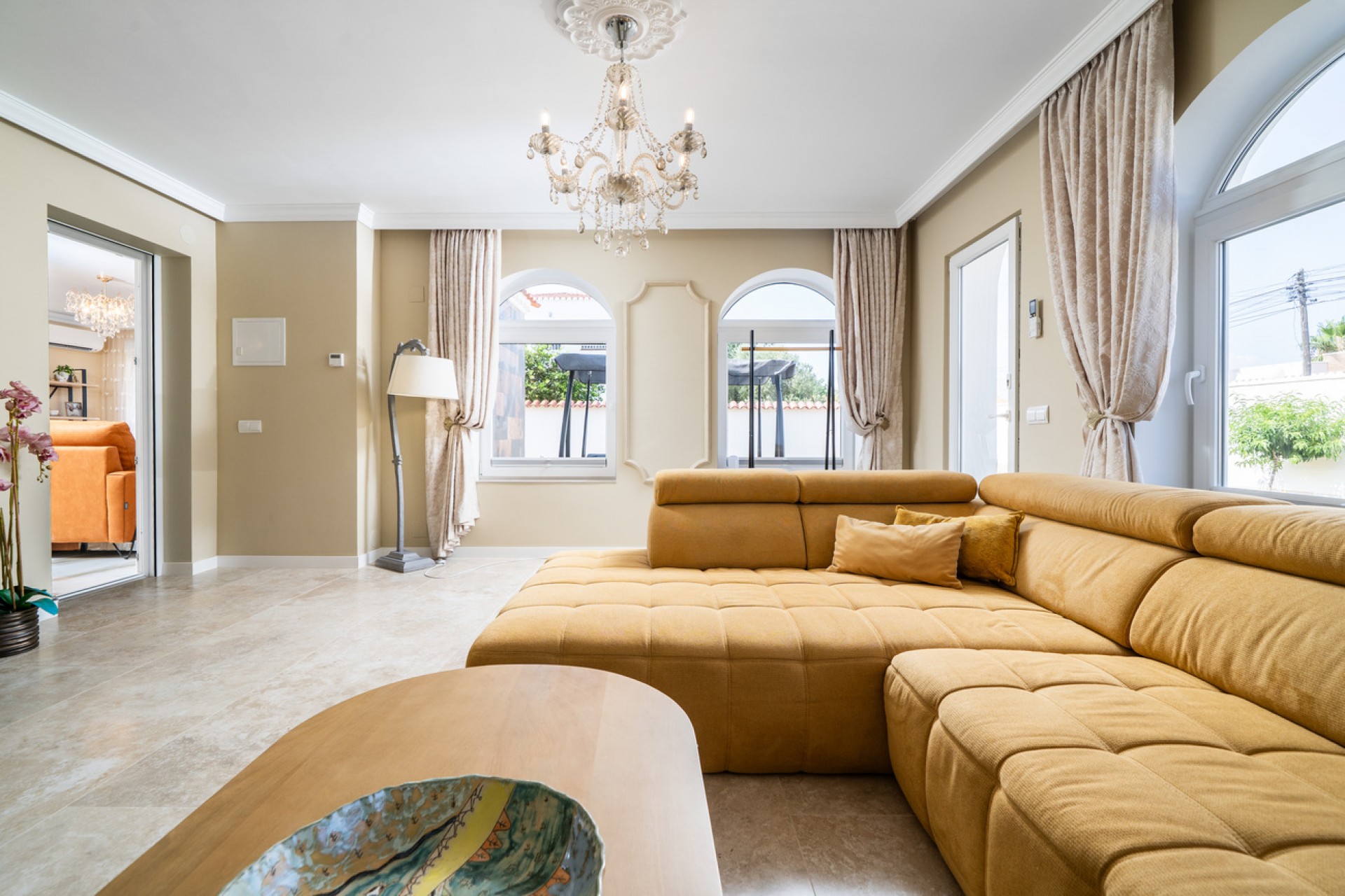 Resale - Villa -
Torrevieja - Torreta
