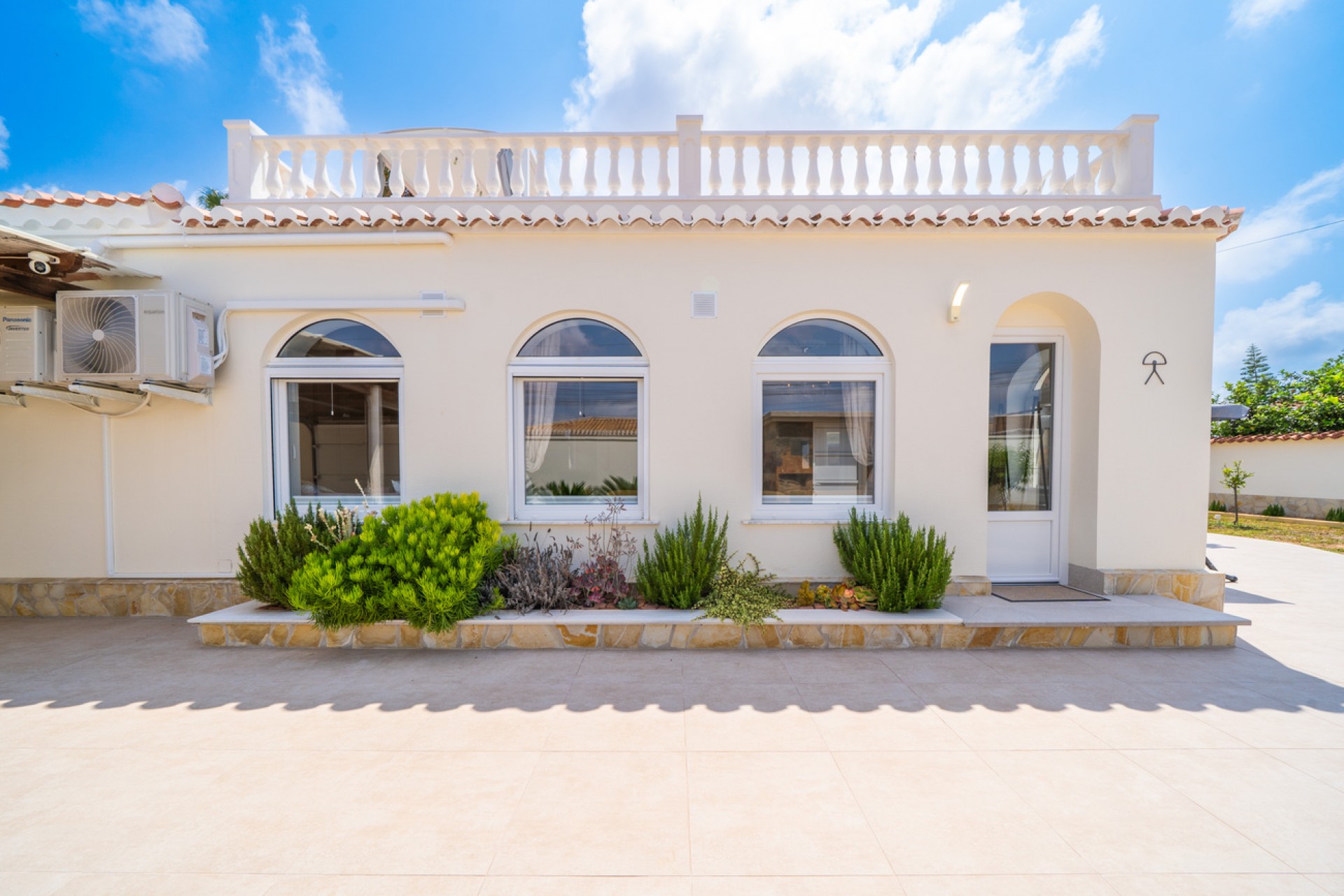Resale - Villa -
Torrevieja - Torreta