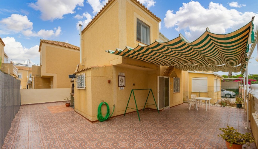 Resale - Villa -
Torrevieja - Torretas