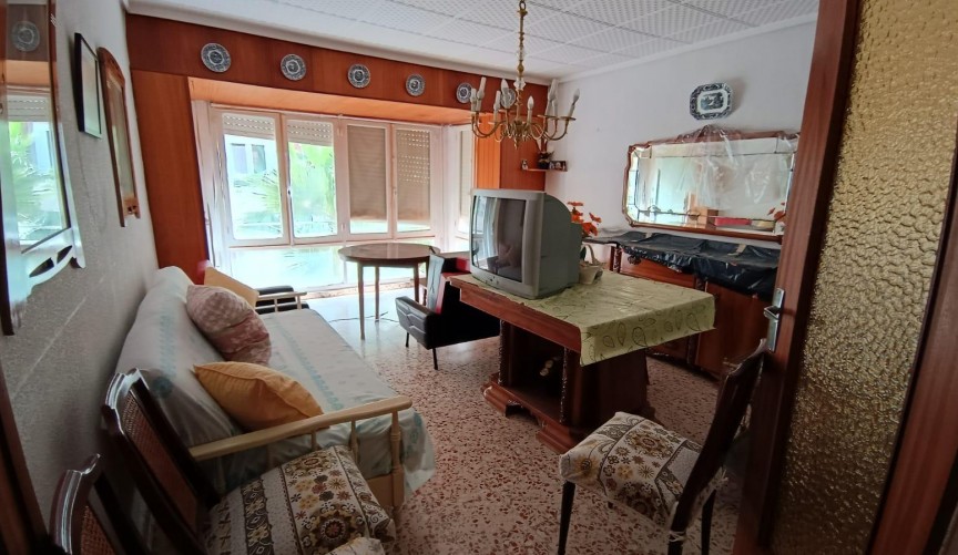 Resale - Villa -
Torrevieja