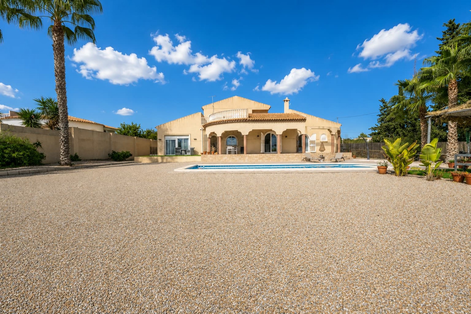 Resale - Villa -
Valle Del Sol - Inland