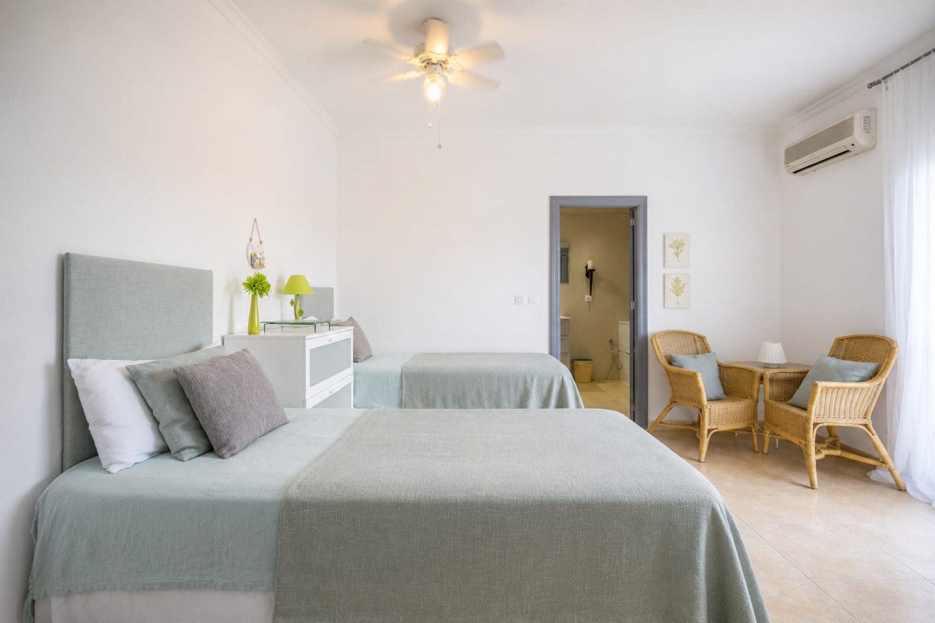 Resale - Villa -
Valle Del Sol - Inland