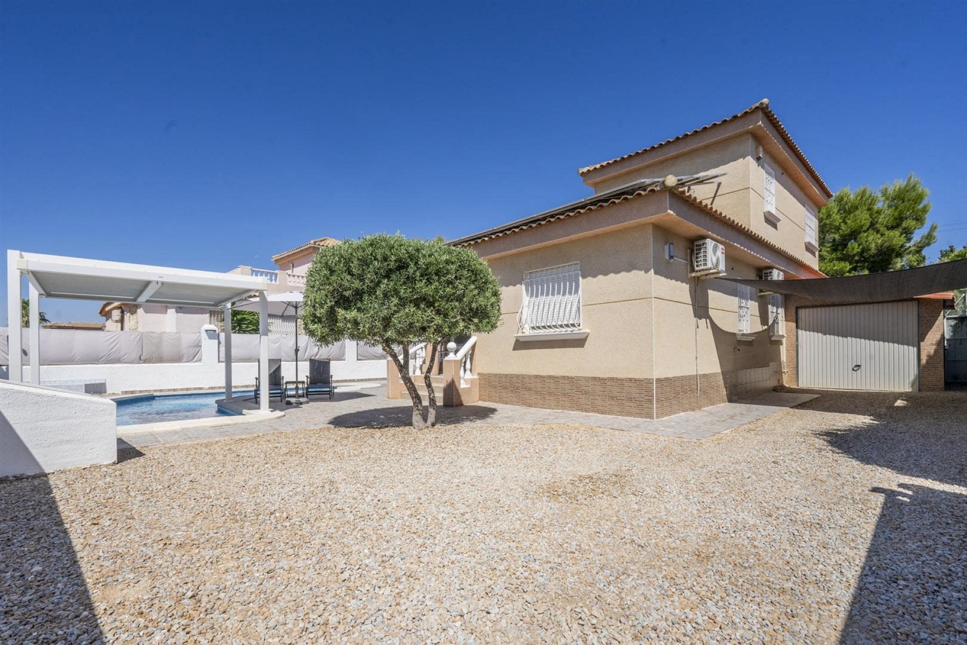 Resale - Villa -
Valle Del Sol - Inland