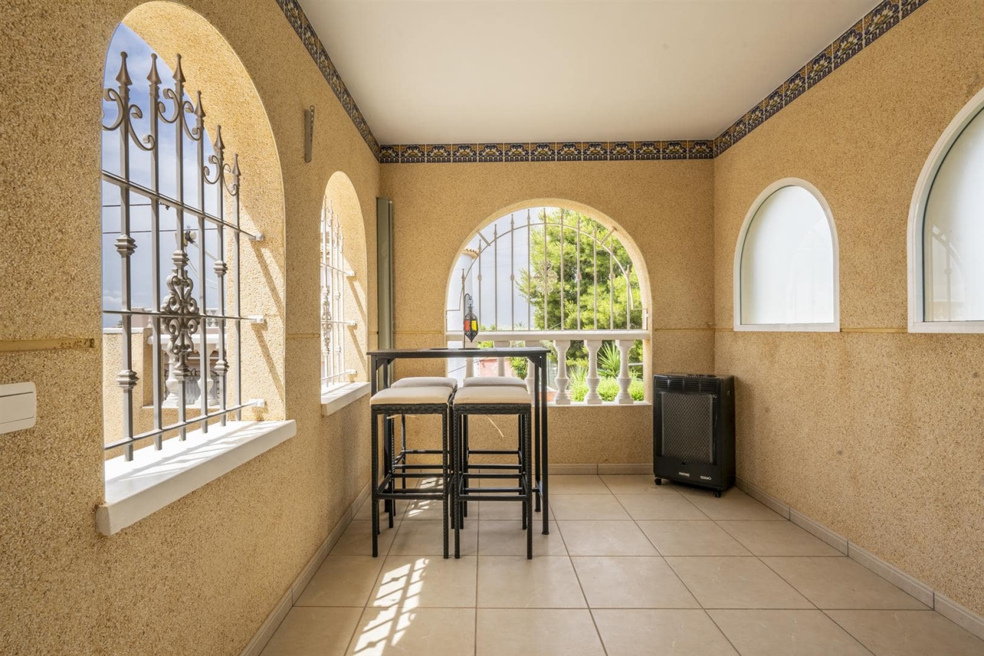 Resale - Villa -
Valle Del Sol - Inland