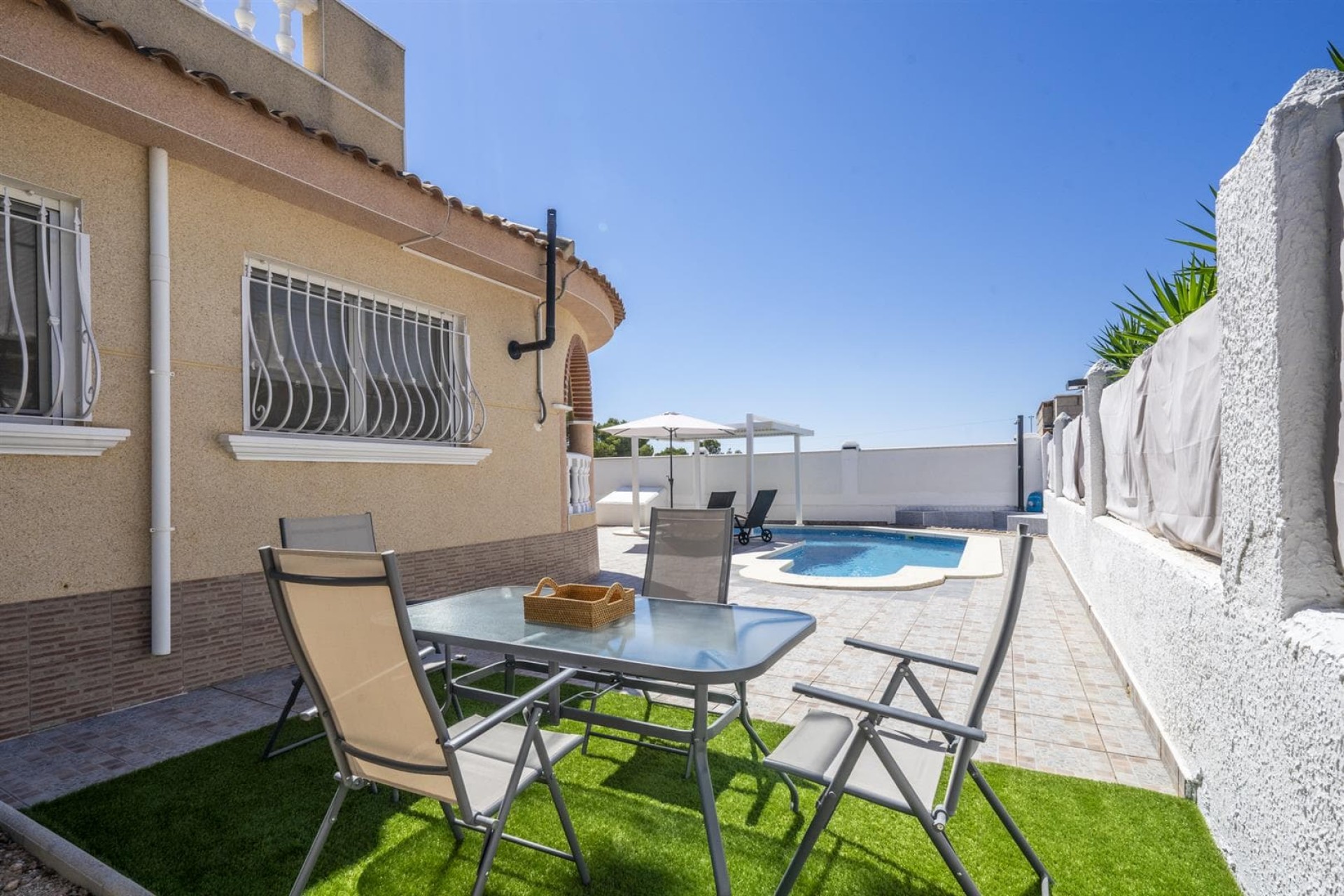 Resale - Villa -
Valle Del Sol - Inland
