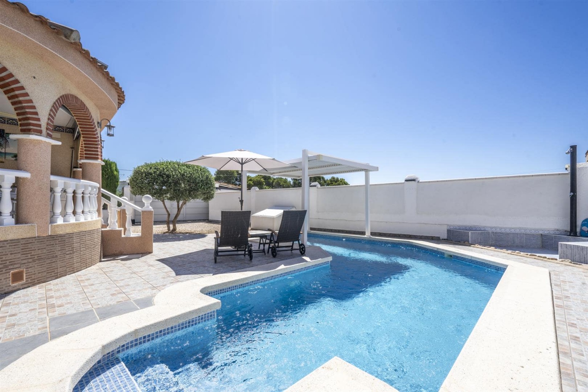 Resale - Villa -
Valle Del Sol - Inland