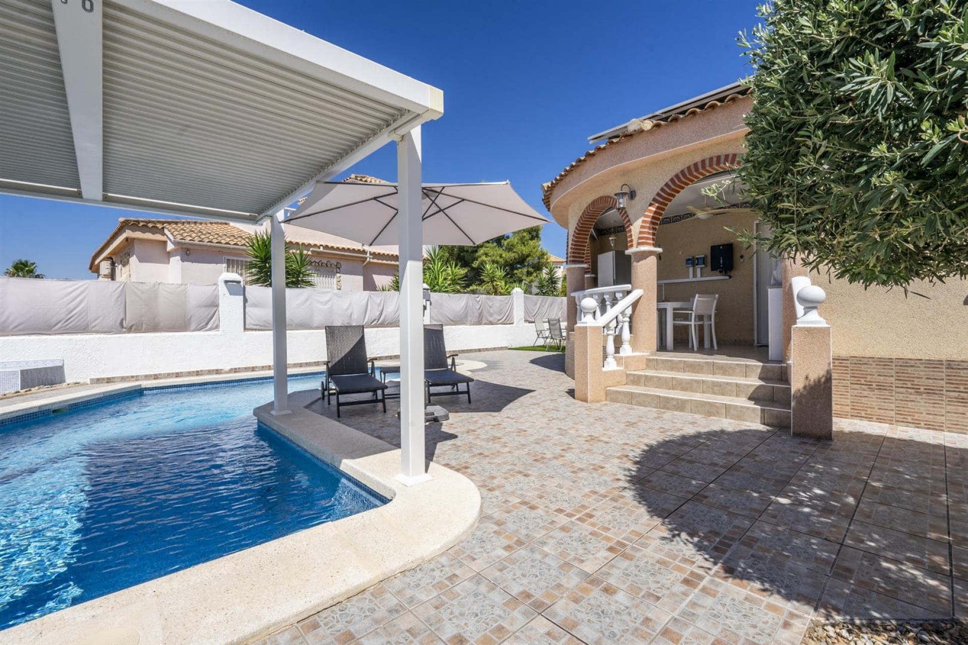 Resale - Villa -
Valle Del Sol - Inland
