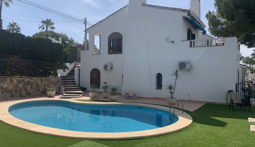 Resale - Villa -
Villamartin - Costa Blanca