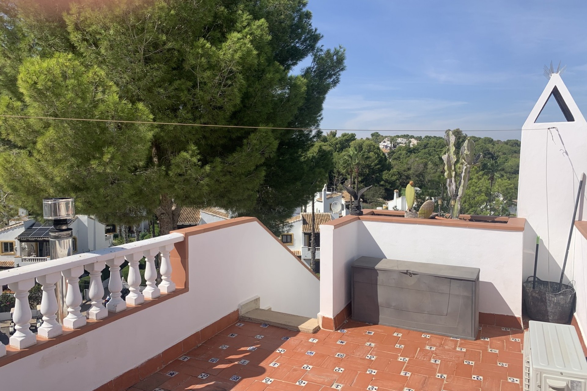 Resale - Villa -
Villamartin - Costa Blanca