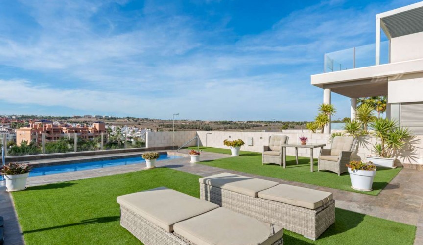 Resale - Villa -
Villamartin - Costa Blanca