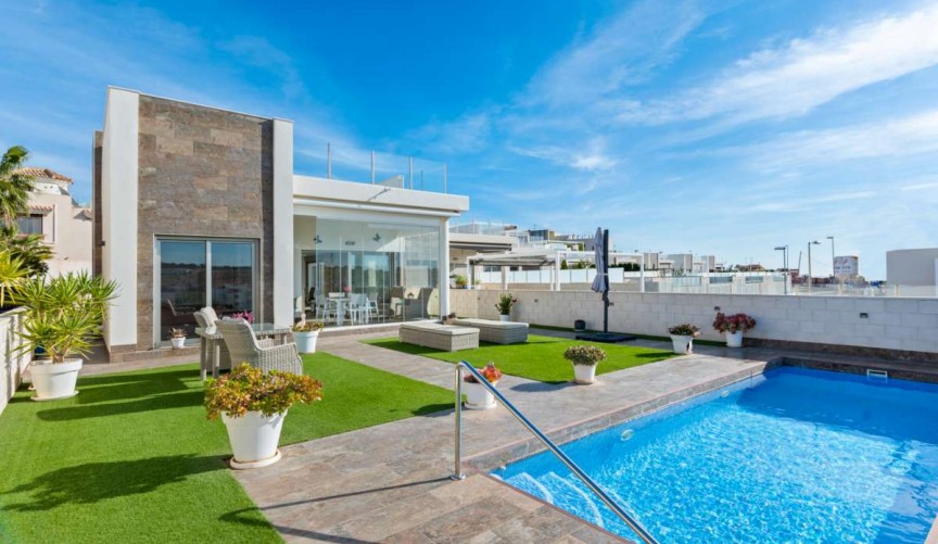 Resale - Villa -
Villamartin - Costa Blanca