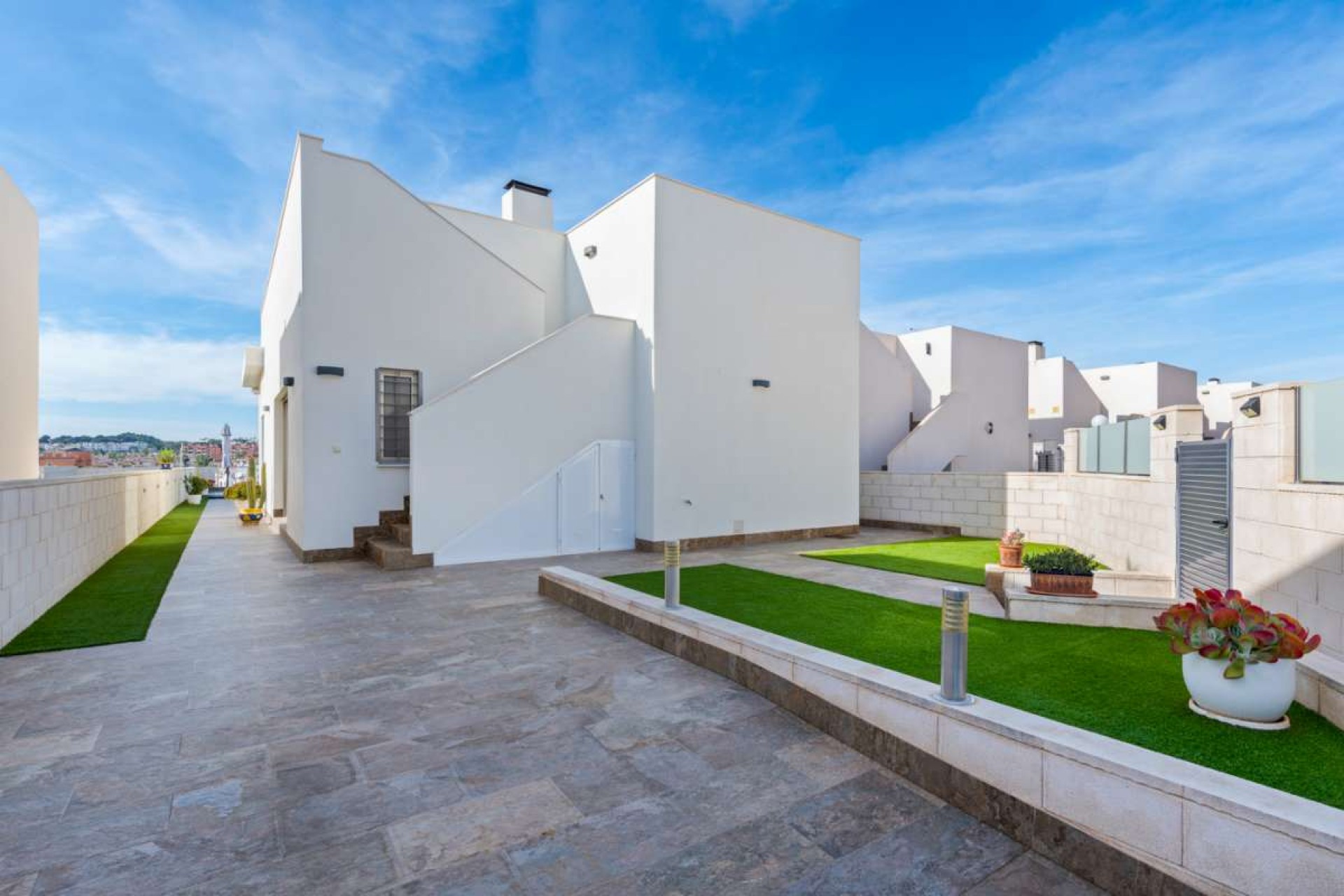 Resale - Villa -
Villamartin - Costa Blanca