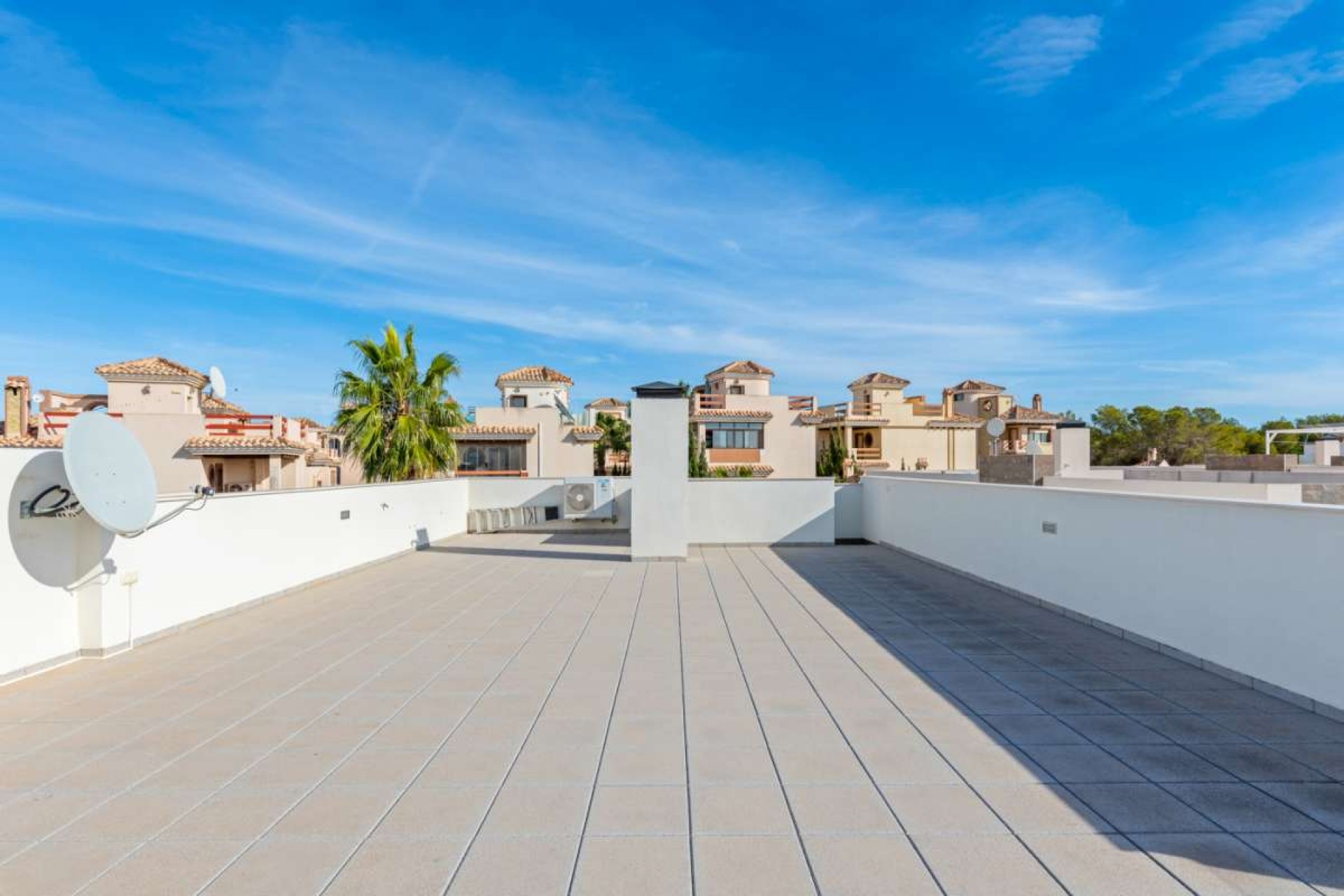 Resale - Villa -
Villamartin - Costa Blanca