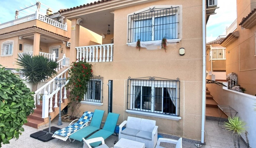 Resale - Villa -
Villamartin - Costa Blanca