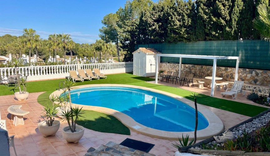Resale - Villa -
Villamartin - Costa Blanca