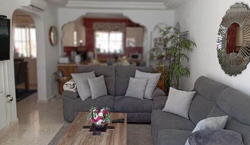 Resale - Villa -
Villamartin - Costa Blanca