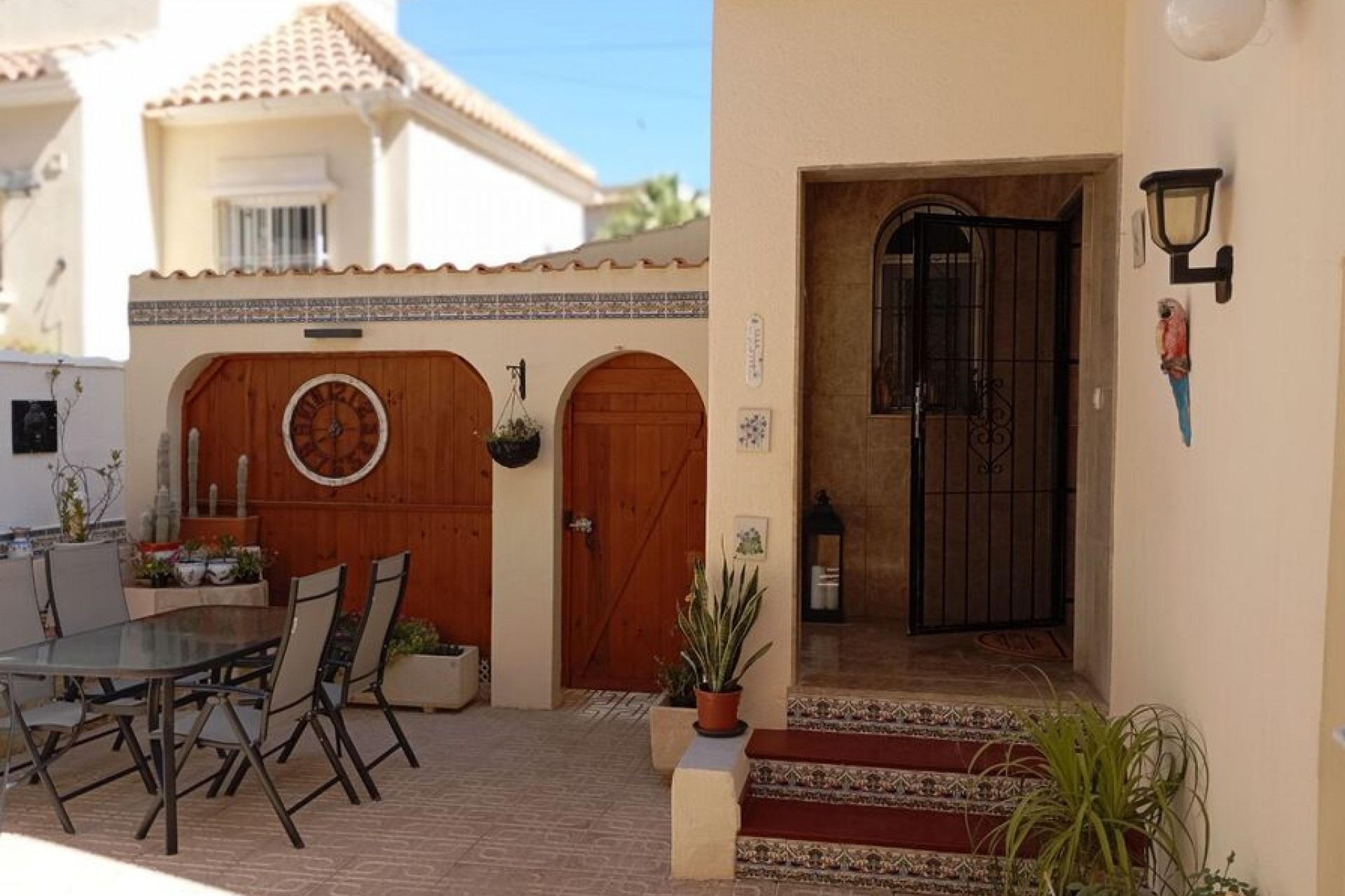 Resale - Villa -
Villamartin - Costa Blanca