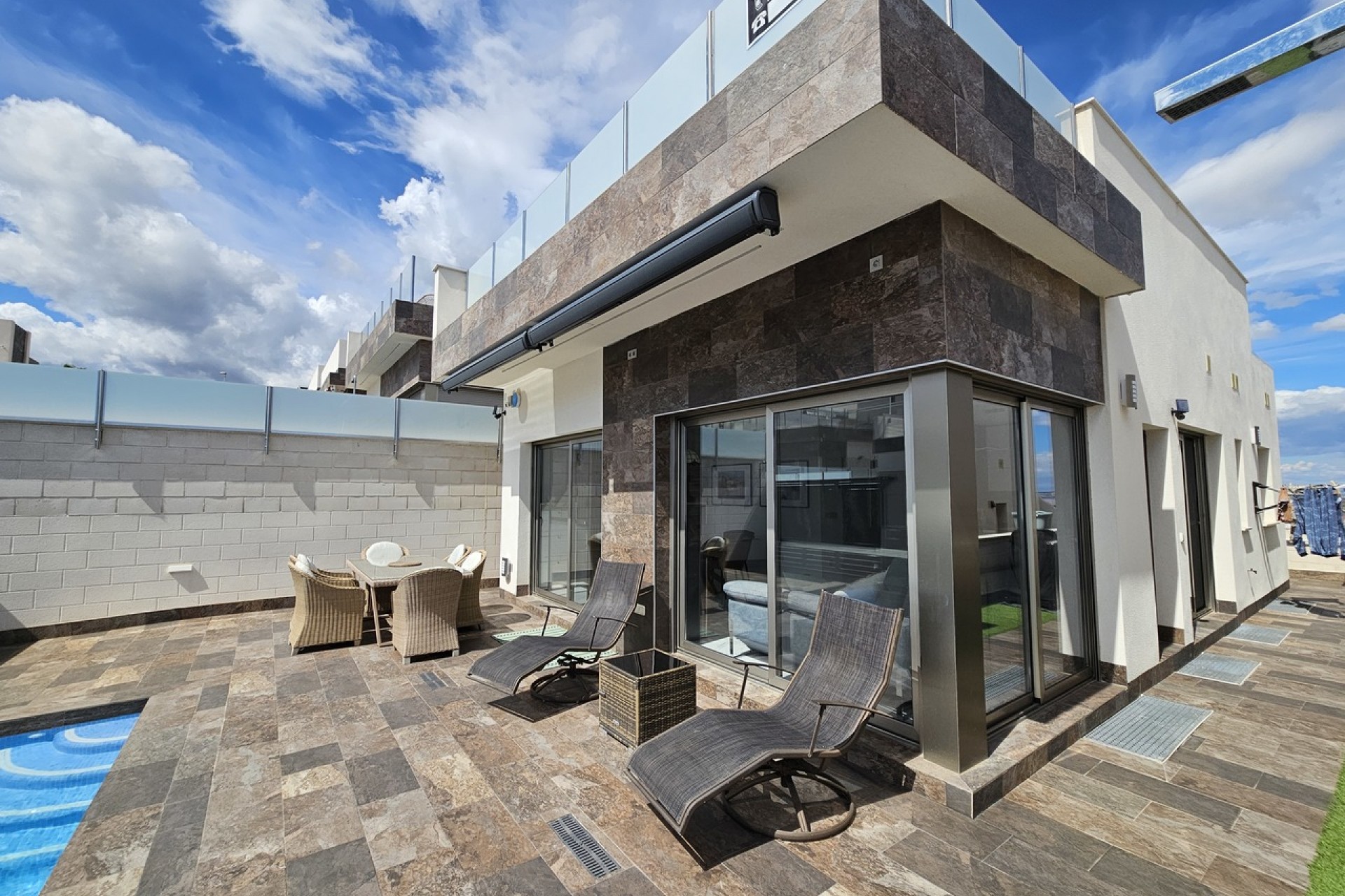 Resale - Villa -
Villamartin - Costa Blanca