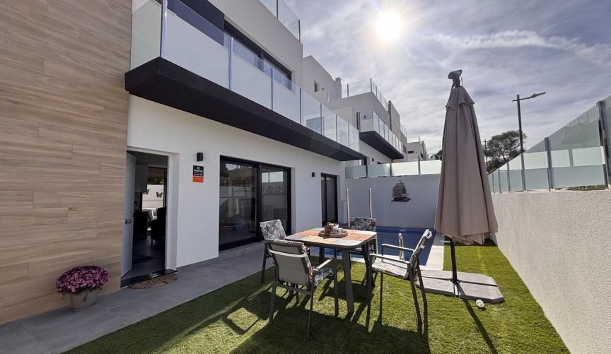 Resale - Villa -
Villamartin - Costa Blanca
