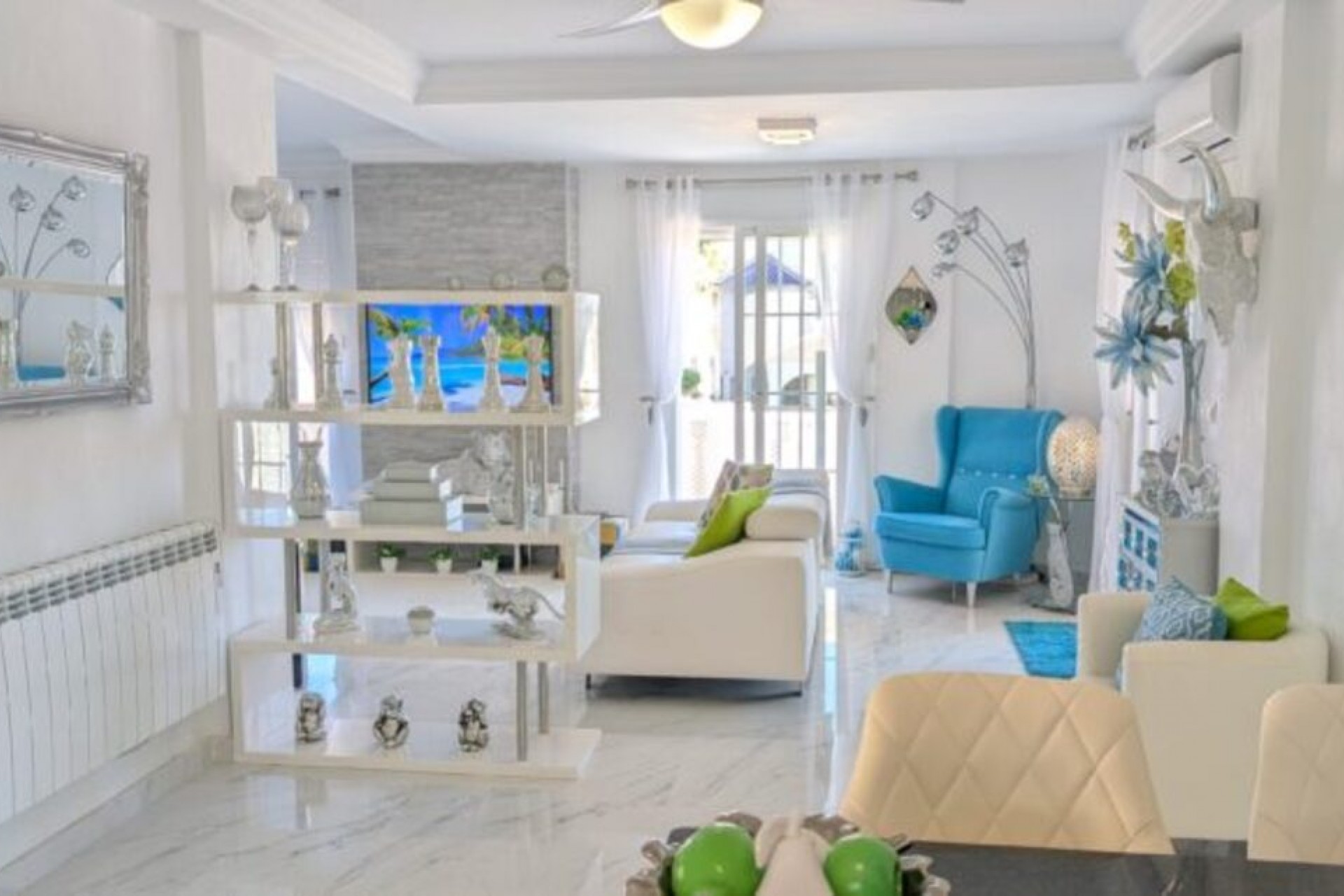 Resale - Villa -
Villamartin - Costa Blanca