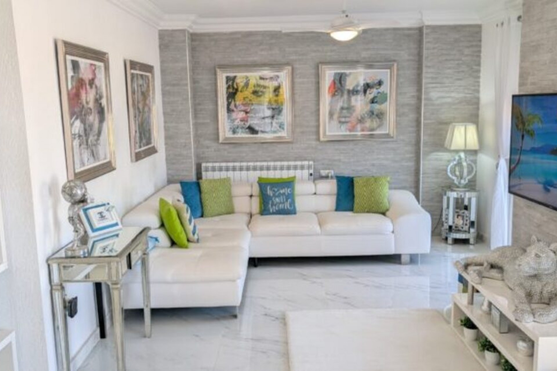 Resale - Villa -
Villamartin - Costa Blanca