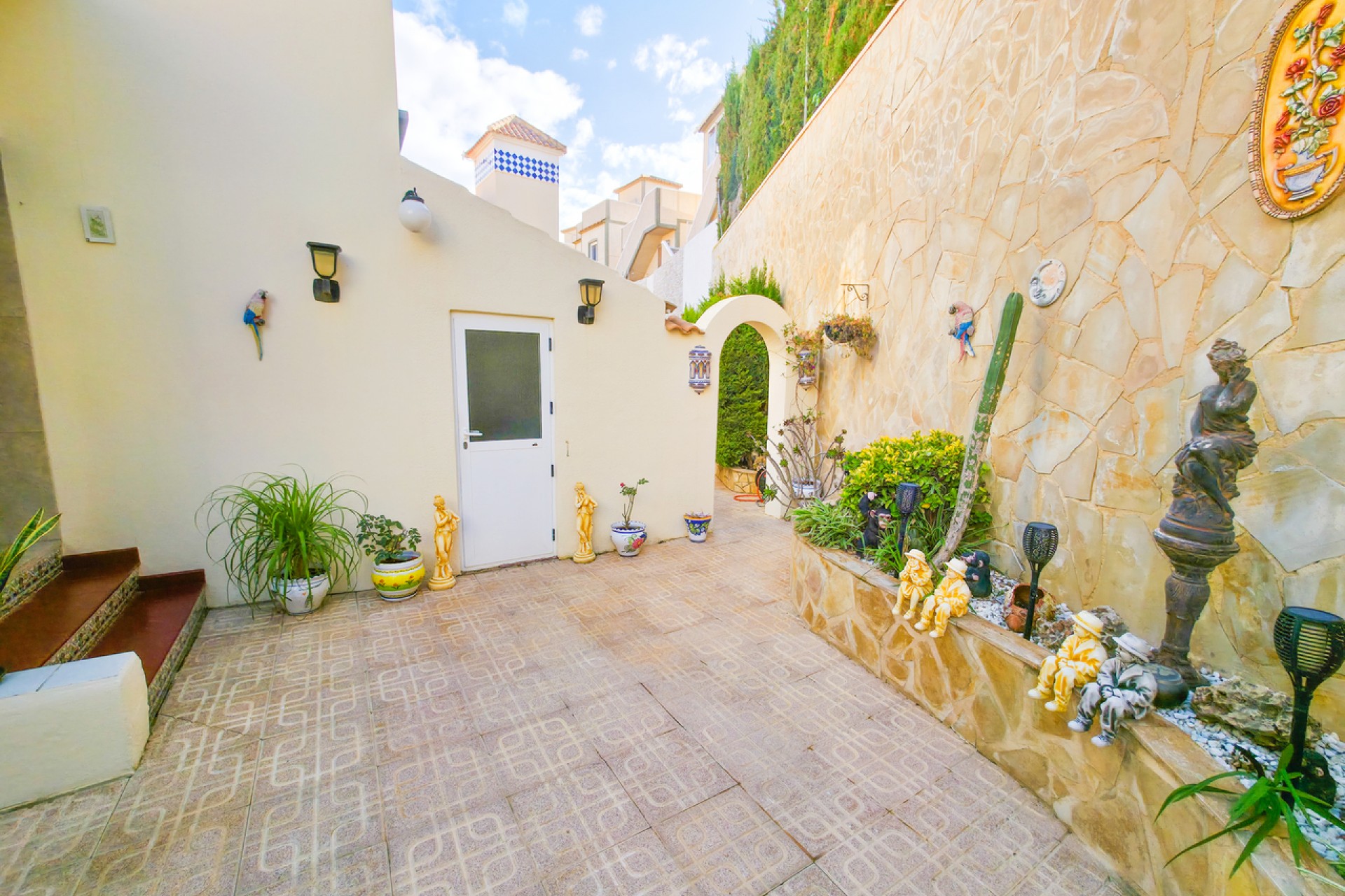 Resale - Villa -
Villamartin - Costa Blanca