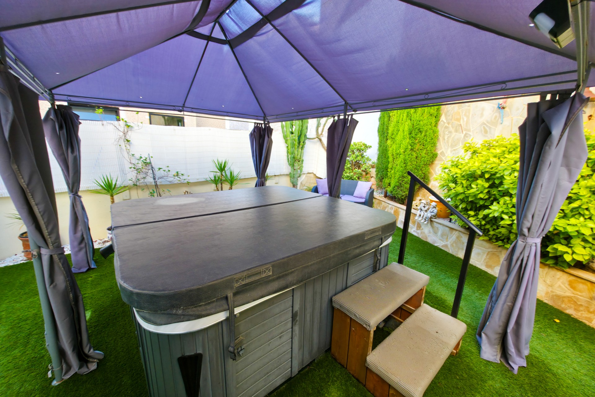 Resale - Villa -
Villamartin - Costa Blanca