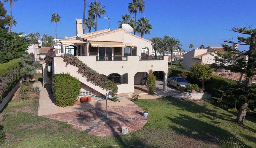 Resale - Villa -
Villamartin - Costa Blanca