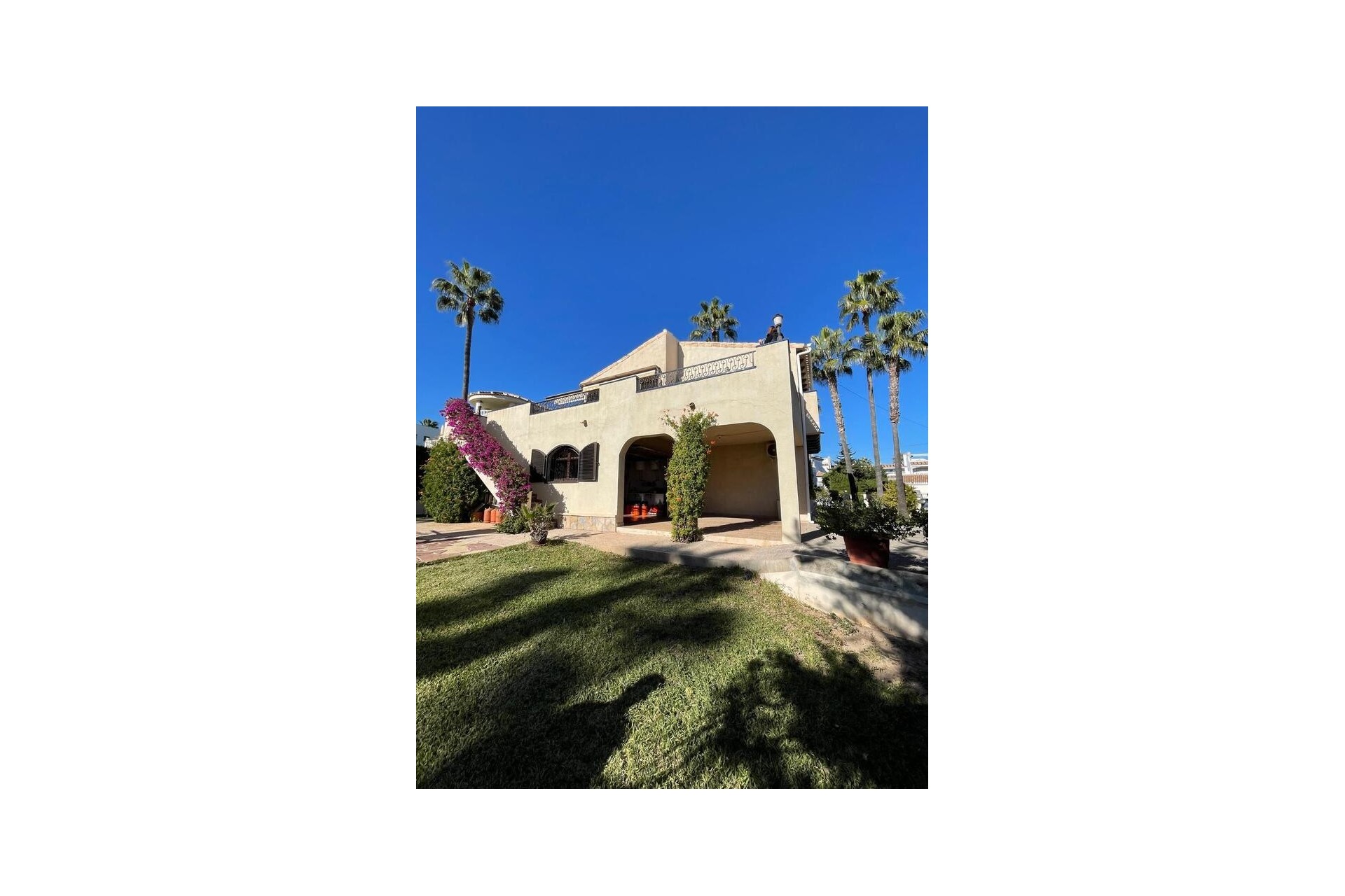 Resale - Villa -
Villamartin - Costa Blanca