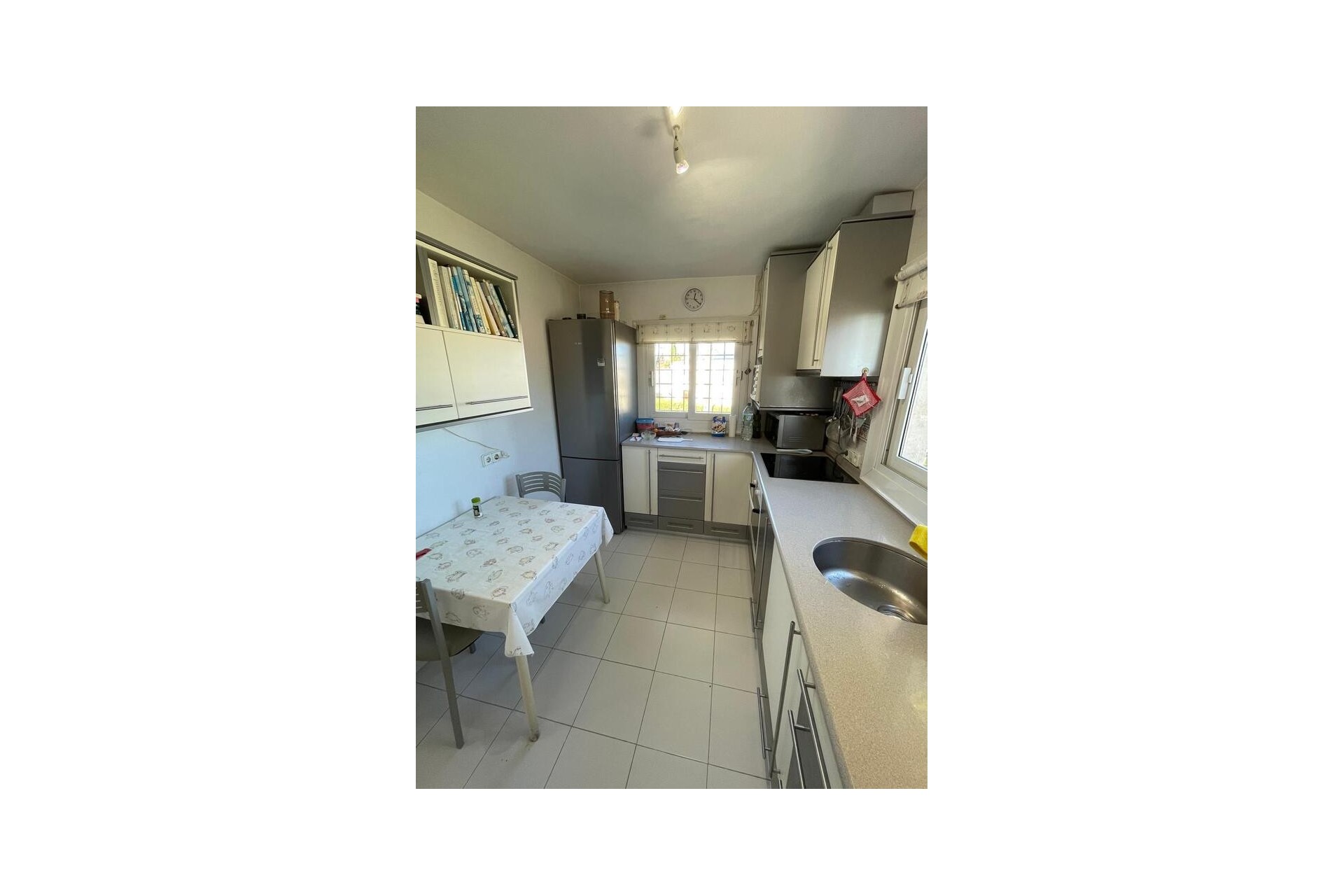 Resale - Villa -
Villamartin - Costa Blanca