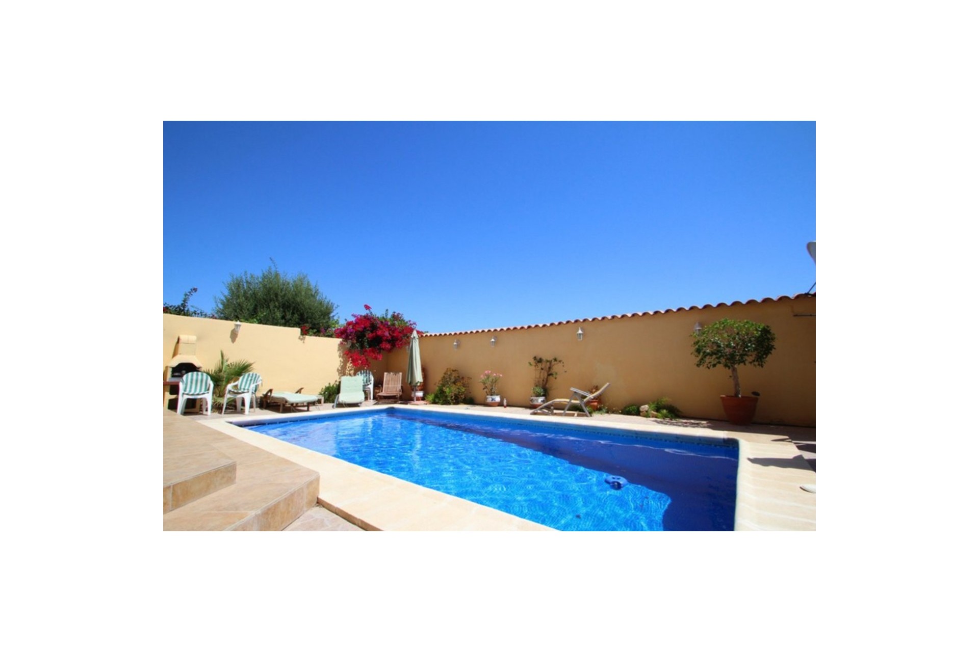 Resale - Villa -
Villamartin - Costa Blanca